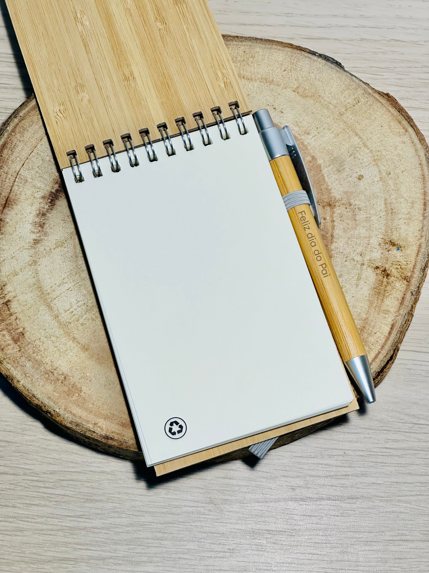 Bloco Notas c/ Caneta em Madeira