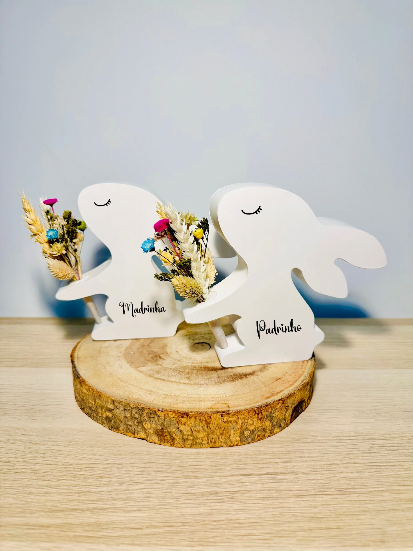 Coelhinho em Gesso com Flores Preservadas