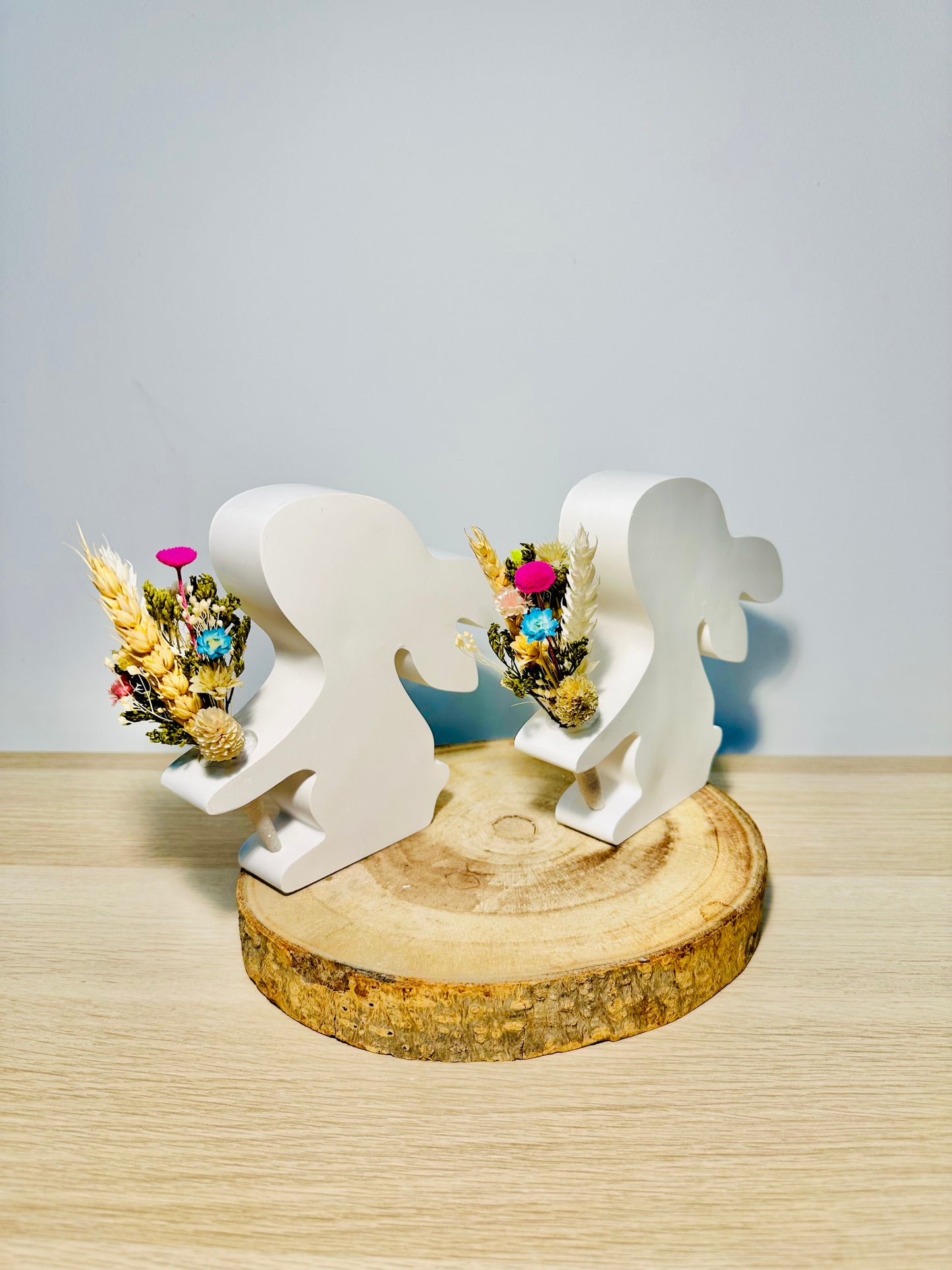 Coelhinho em Gesso com Flores Preservadas