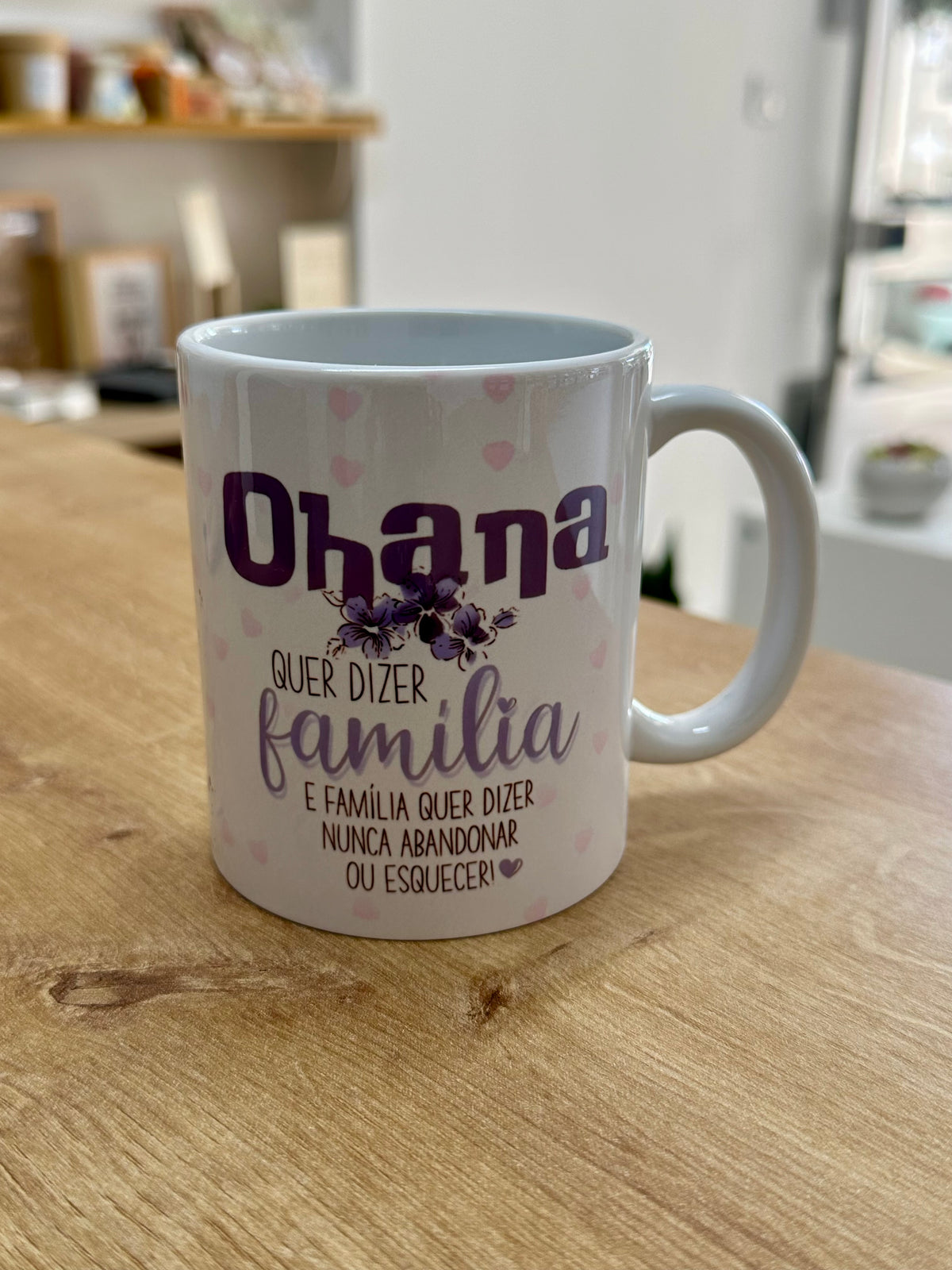 Ohana quer dizer família e família quer dizer nunca abandonar ou esquecer!