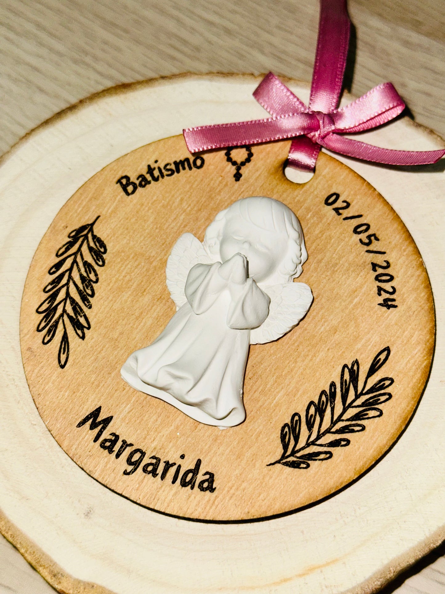 Anjo em gesso perfumado em placa de madeira/MDF - Menina