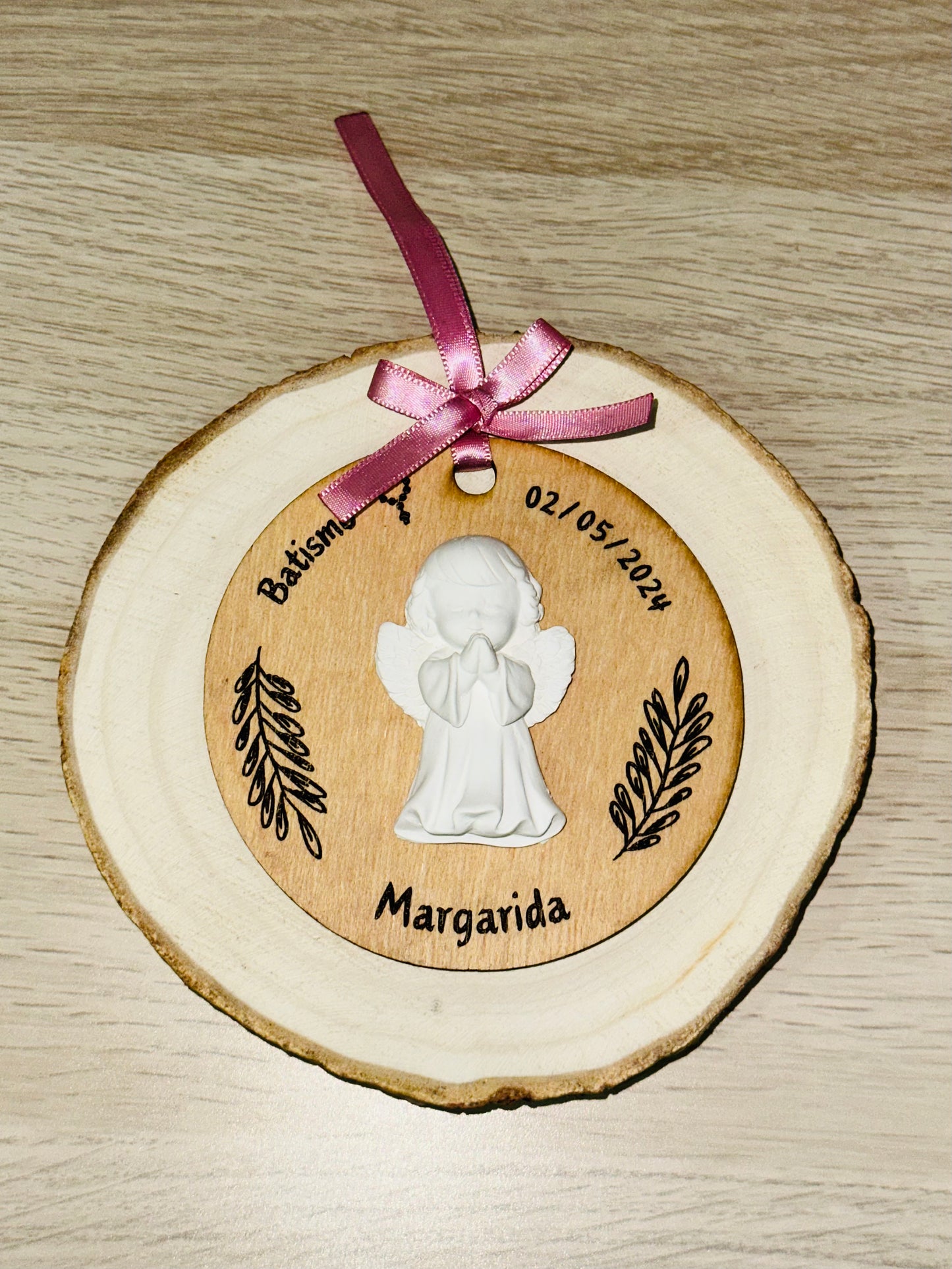 Anjo em gesso perfumado em placa de madeira/MDF - Menina