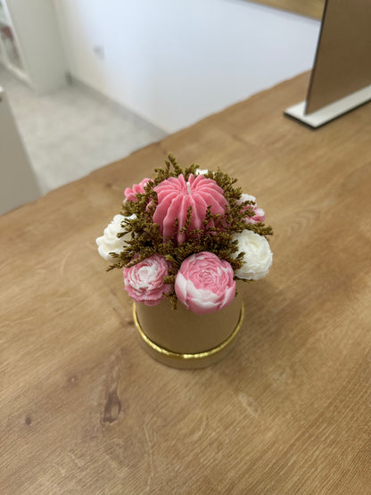 Caixa Bege c/Velas Brancas e Rosa