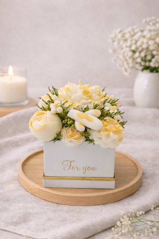 Velas Amarelas e Brancas c/ Caixa de Cartão